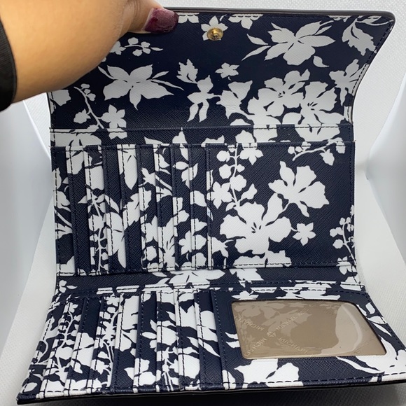 MK Wallet - Picture 2 of 7